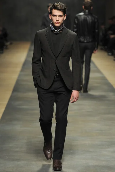 Look 7
